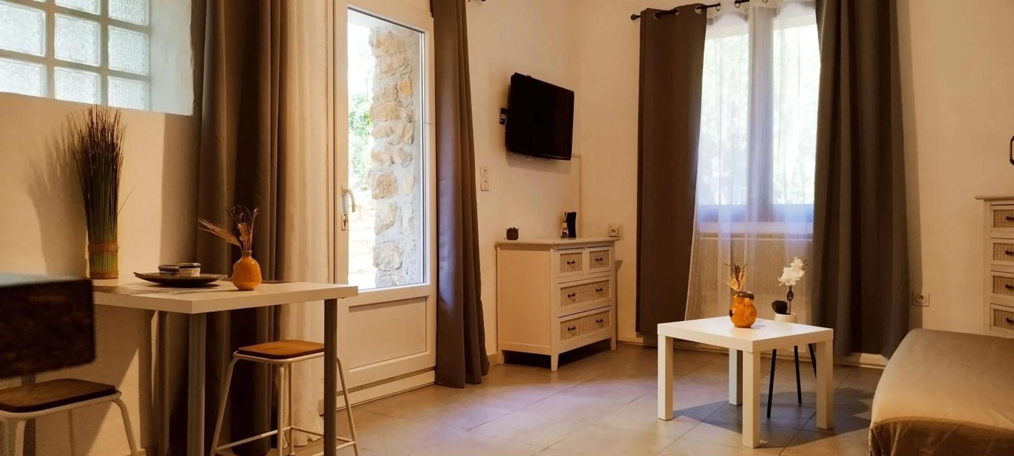 Studio Charmant Dans Un Ancien Moulin Pres D'Orange 30 M² Piscine Екстериор снимка